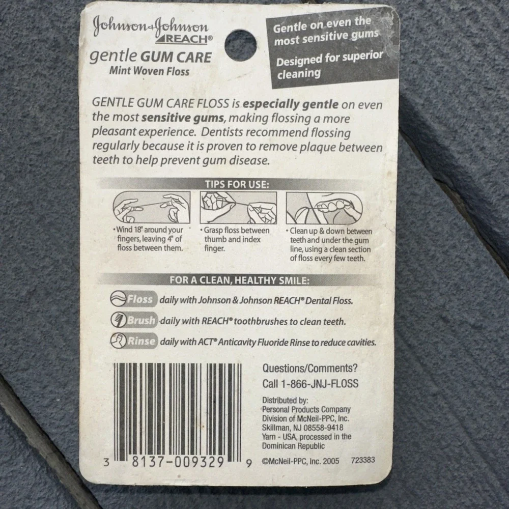 VTG Johnson & Johnson Reach Gentle Gum Care Mint Woven Floss 50 Yd 1 pack 2005